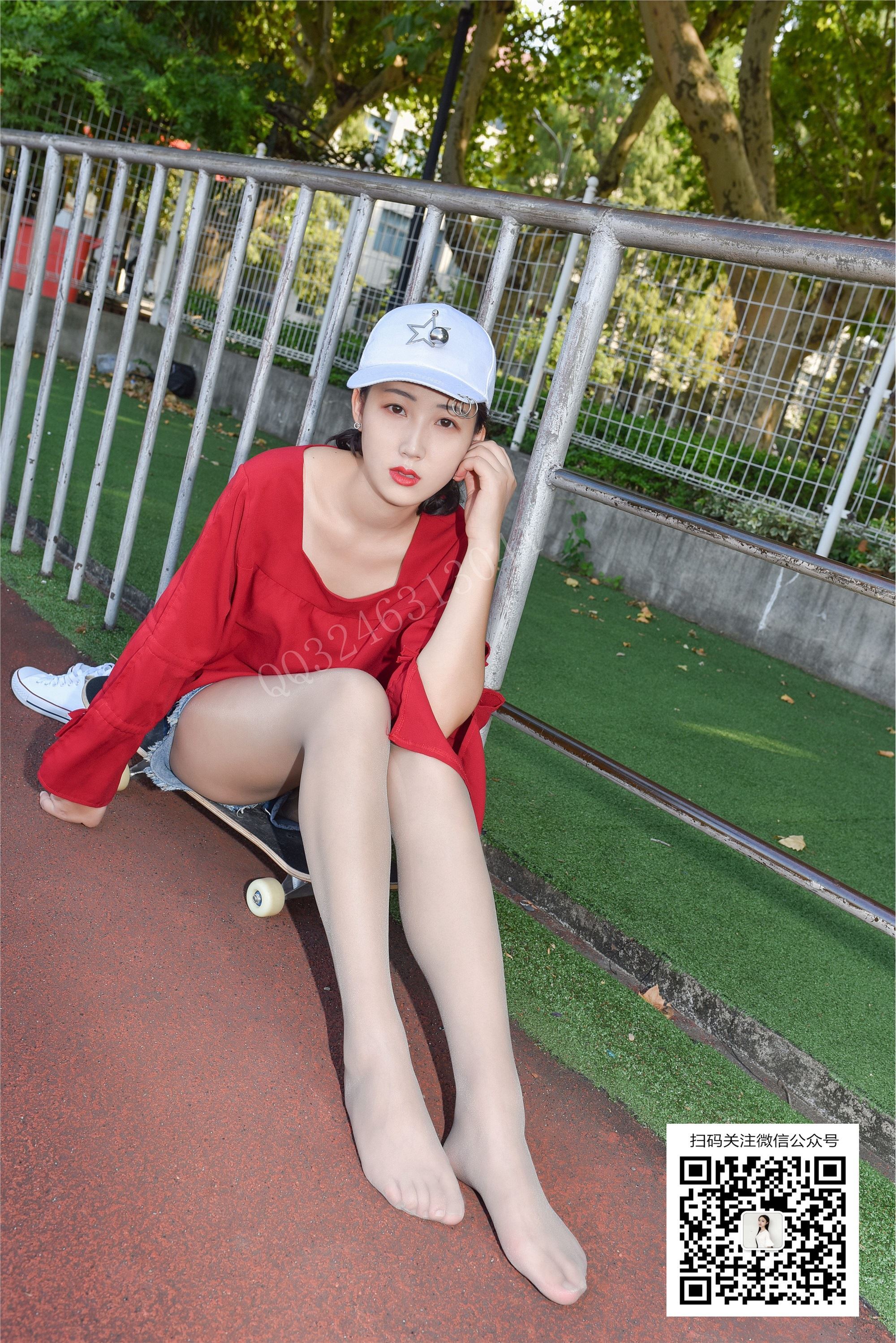 大生模拍 No.078 悦悦-穿着丝袜玩滑板